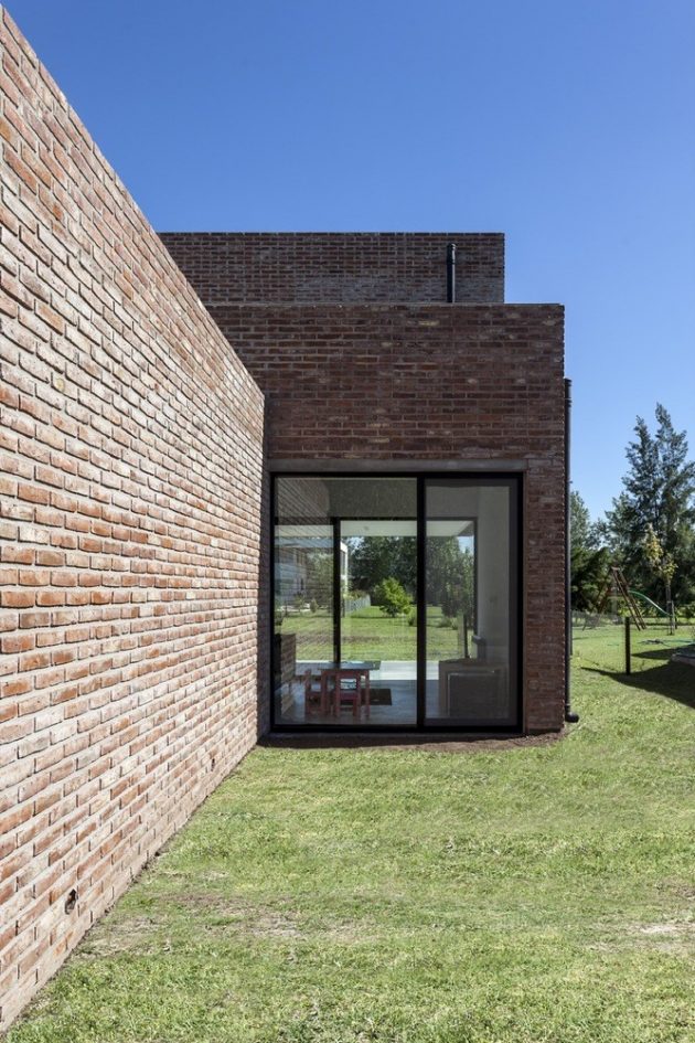 House with Bricks by Martín Aloras in Rosario, Argentina