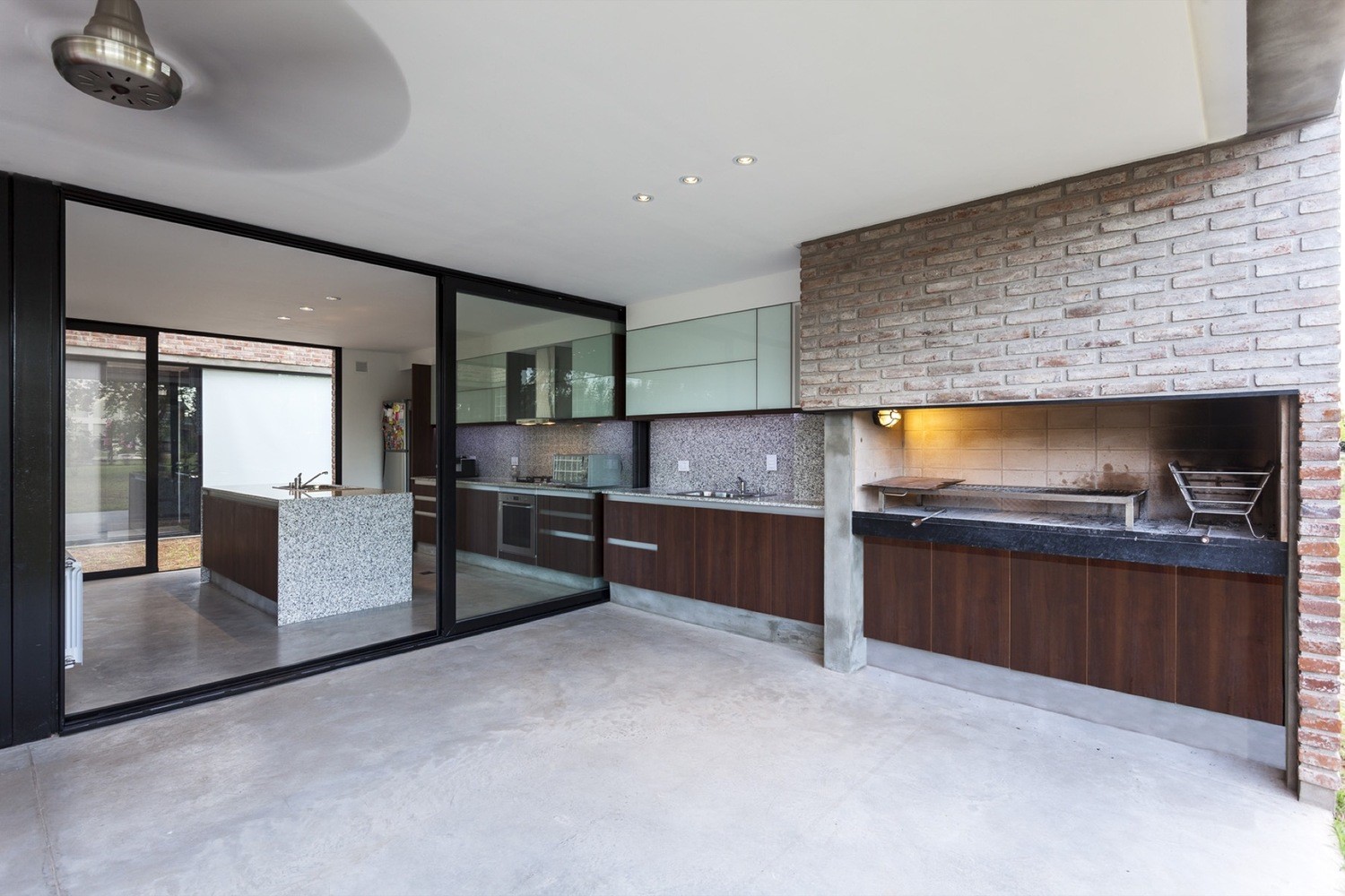 House with Bricks by Martín Aloras in Rosario, Argentina House with Bricks by Martín Aloras in Rosario, Argentina