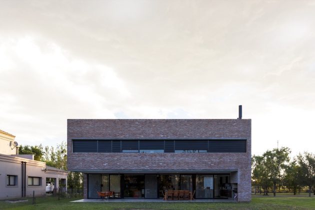House with Bricks by Martín Aloras in Rosario, Argentina