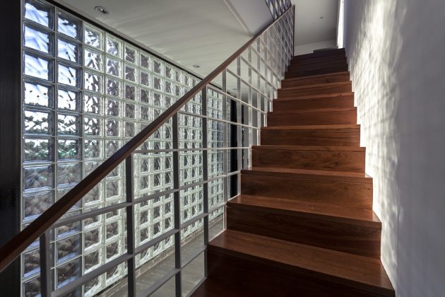 House with Bricks by Martín Aloras in Rosario, Argentina