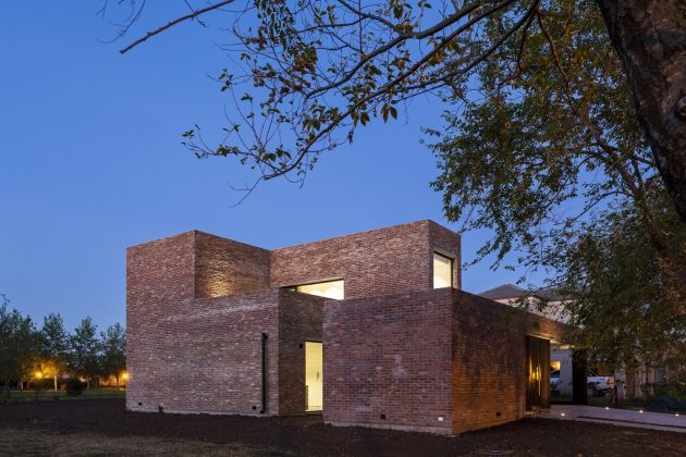 House with Bricks by Martín Aloras in Rosario, Argentina