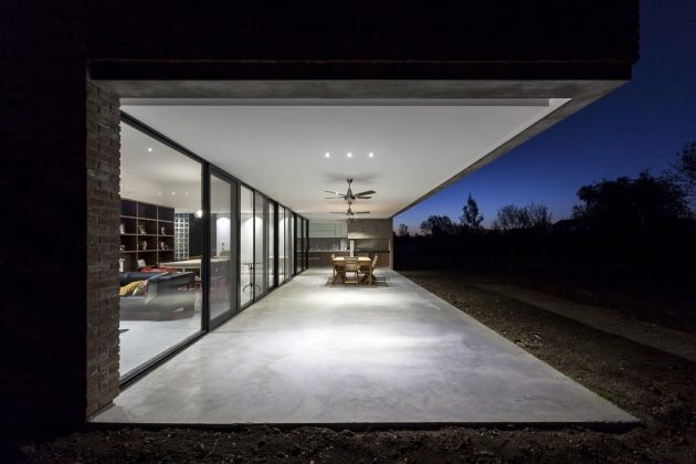 House with Bricks by Martín Aloras in Rosario, Argentina