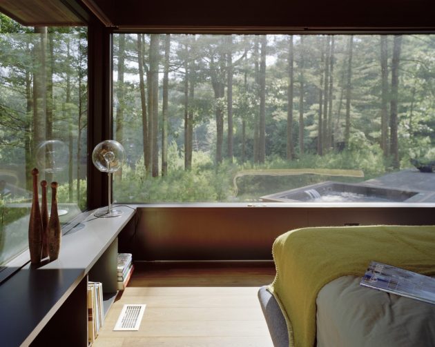 Kettle Hole House by Robert Young in Wainscott, New York