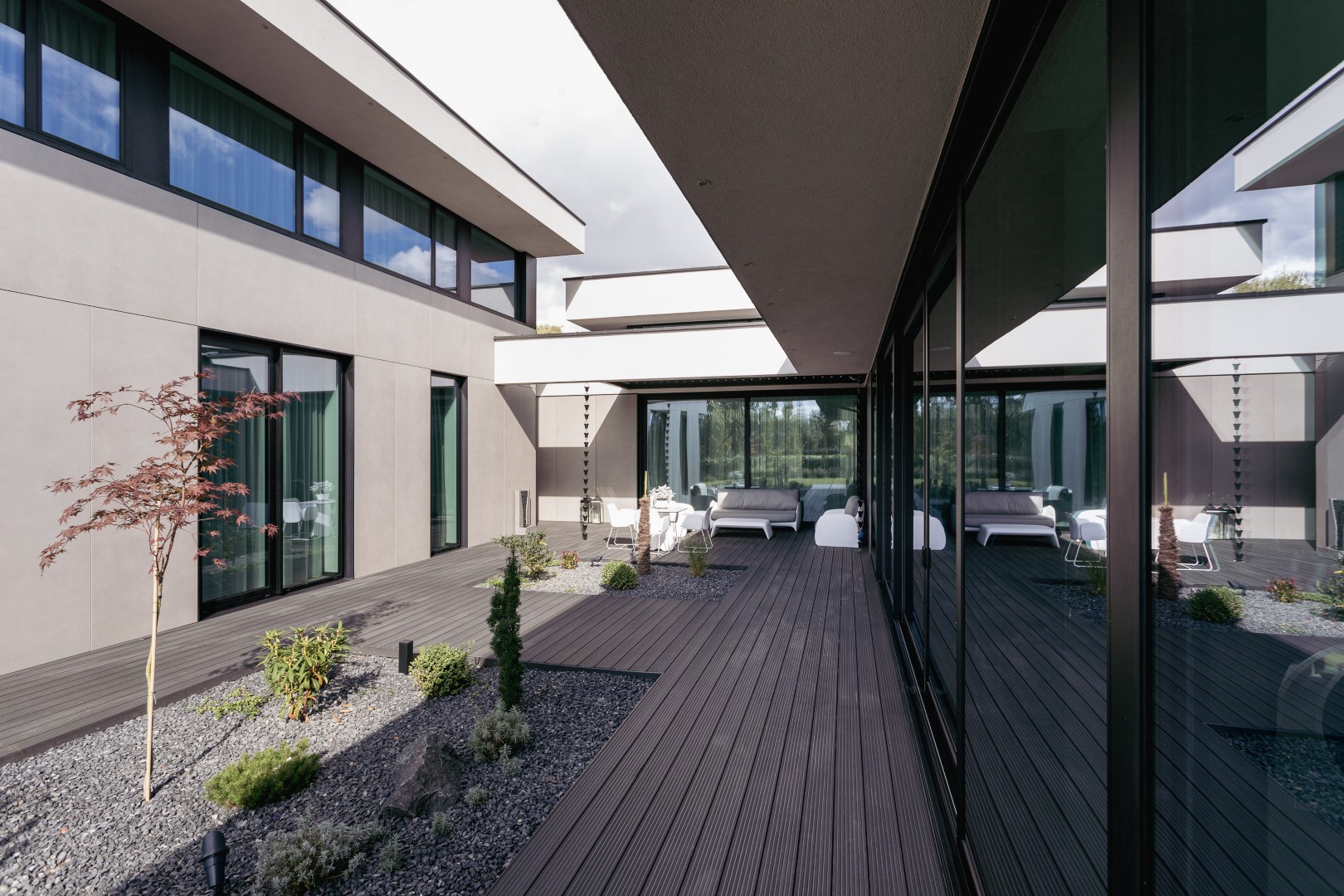 Single family house with pool by EASST Architects in Poznan, Poland Single family house with pool by EASST Architects in Poznan, Poland