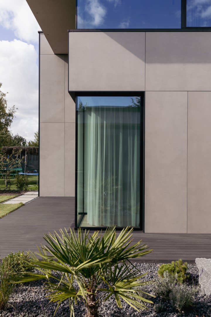 Single family house with pool by EASST Architects in Poznan, Poland Single family house with pool by EASST Architects in Poznan, Poland