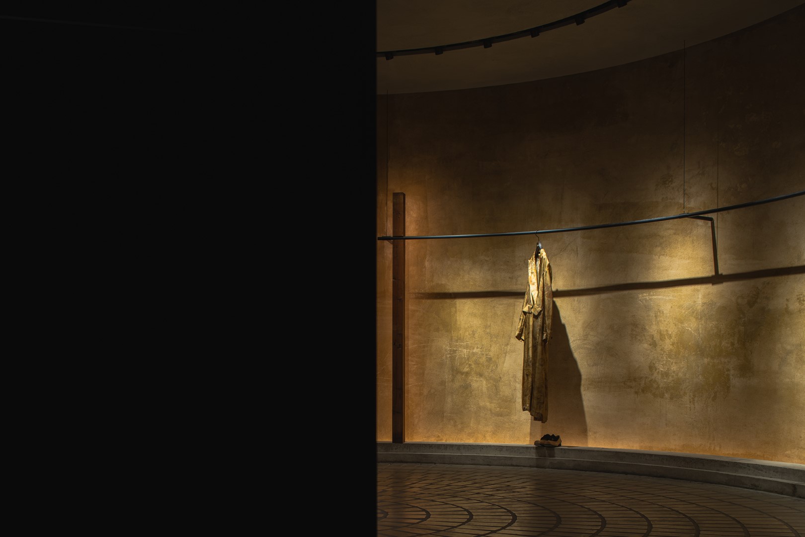 hug x UMA WANG - A new concept jewelry store by ATMOSPHERE Architects hug x UMA WANG - A new concept jewelry store by ATMOSPHERE Architects