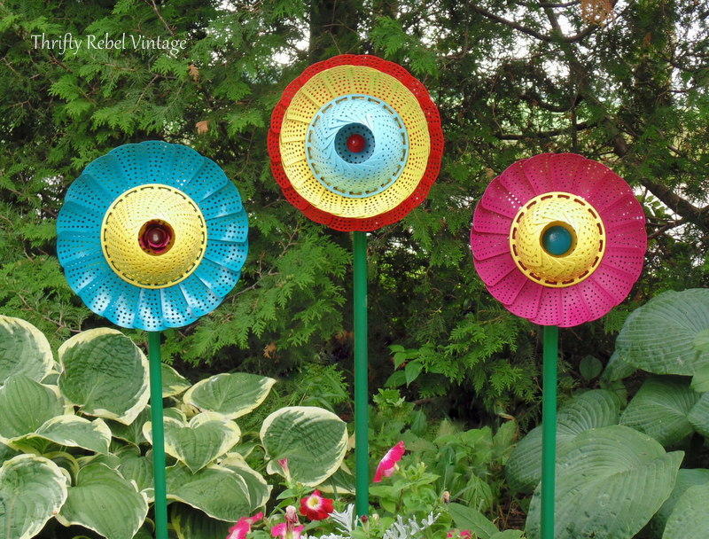 16 Playful DIY Garden Décor Projects You Will Enjoy Crafting