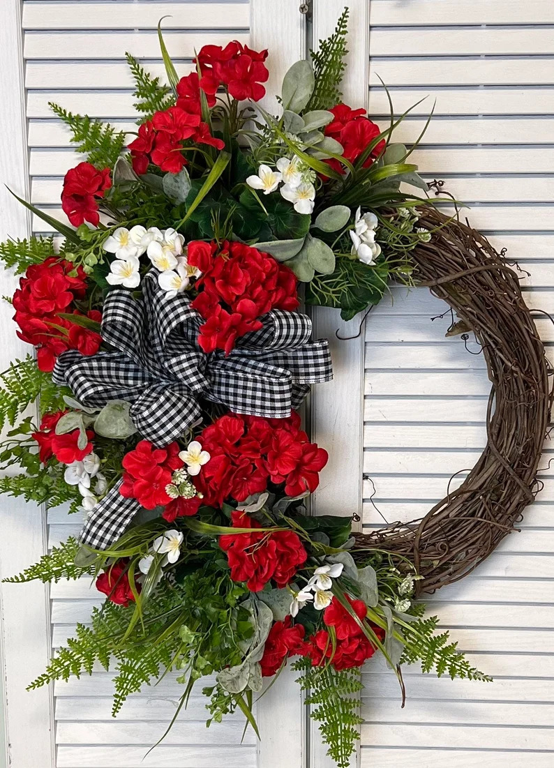 20 Refreshing Summer Wreath Designs to Hang After the 4th of July
