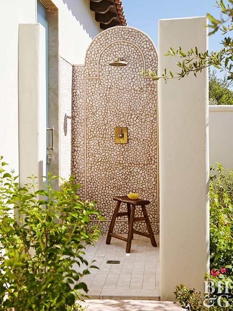 Gorgeous Outdoor Bathrooms For a Shower Under the Sun Exactly