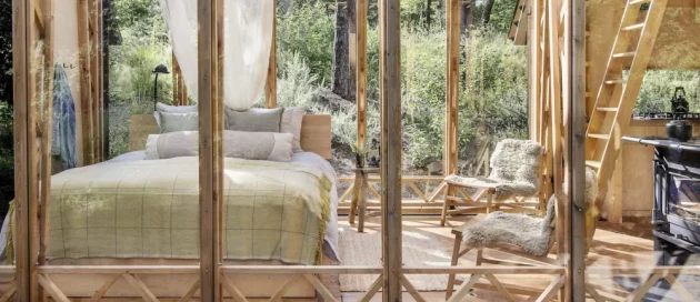A dreamy wood and glass cabin for outdoor living