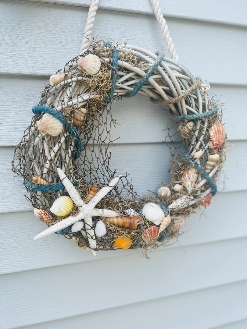 17 Fresh Coastal Wreath Designs For Your Beach Home