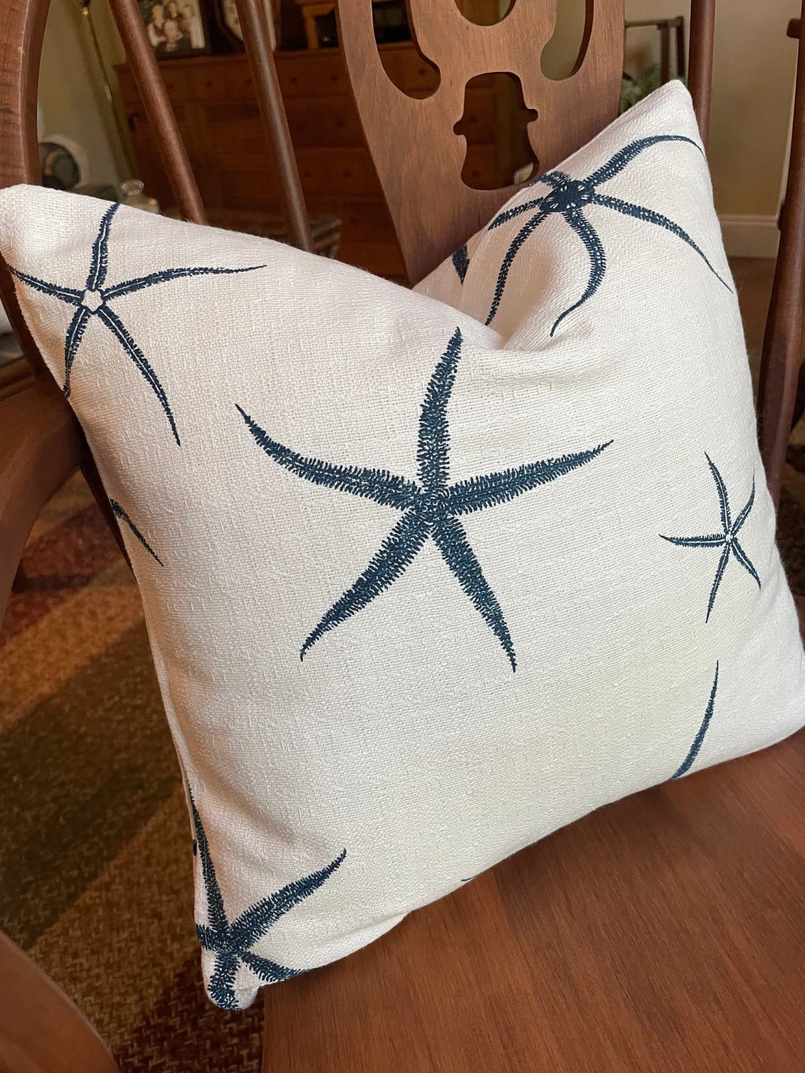 18 Fantastic Coastal Pillow Cover Designs That Will Refresh Your Beach Home