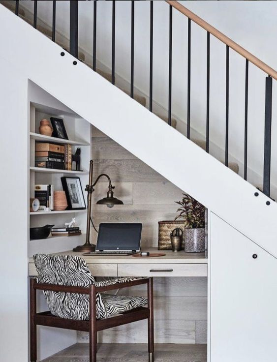 Examples of the perfect layout of an office under a staircase