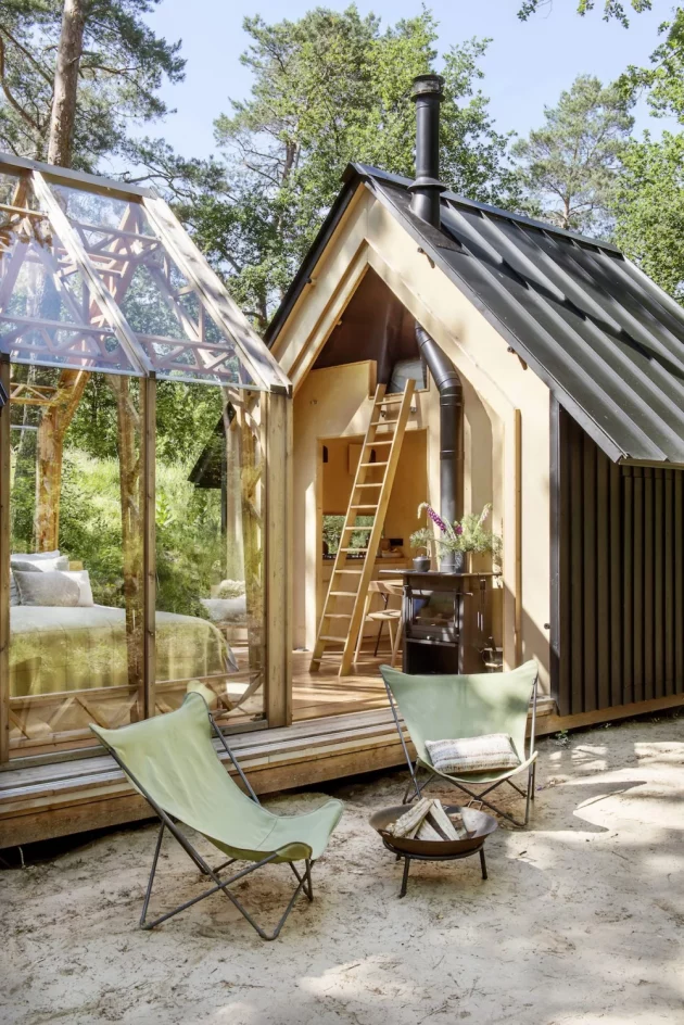 A dreamy wood and glass cabin for outdoor living