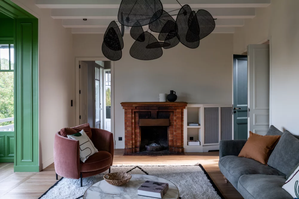 A renovated millstone house offers a real lesson in color on the banks of the Seine A renovated millstone house offers a real lesson in color on the banks of the Seine