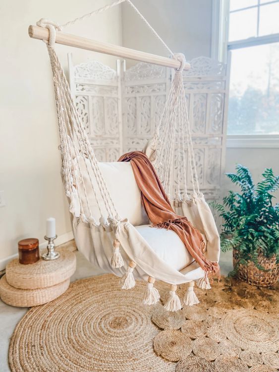 Hanging chair for cocooning moments at home!