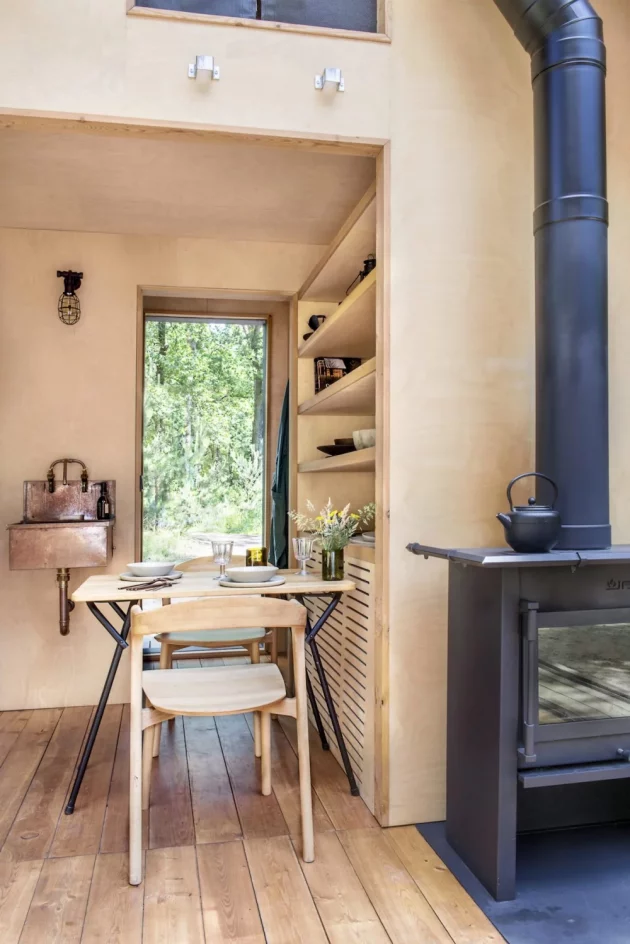 A dreamy wood and glass cabin for outdoor living