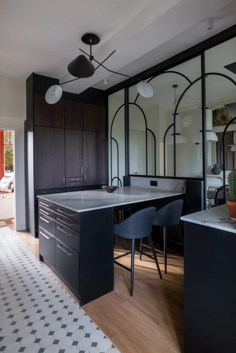 A renovated millstone house offers a real lesson in color on the banks of the Seine A renovated millstone house offers a real lesson in color on the banks of the Seine