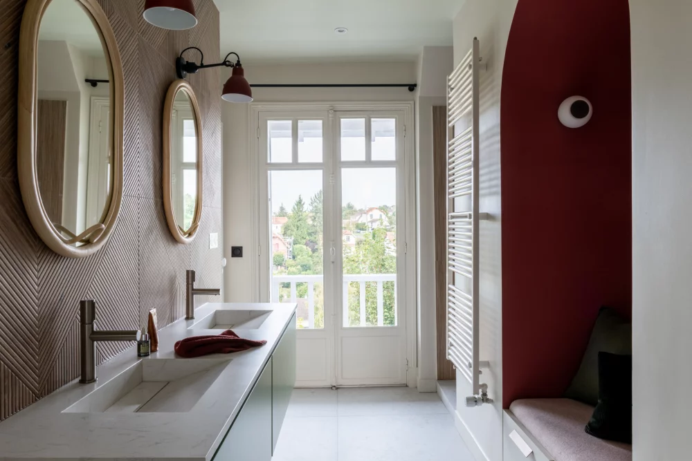 A renovated millstone house offers a real lesson in color on the banks of the Seine A renovated millstone house offers a real lesson in color on the banks of the Seine