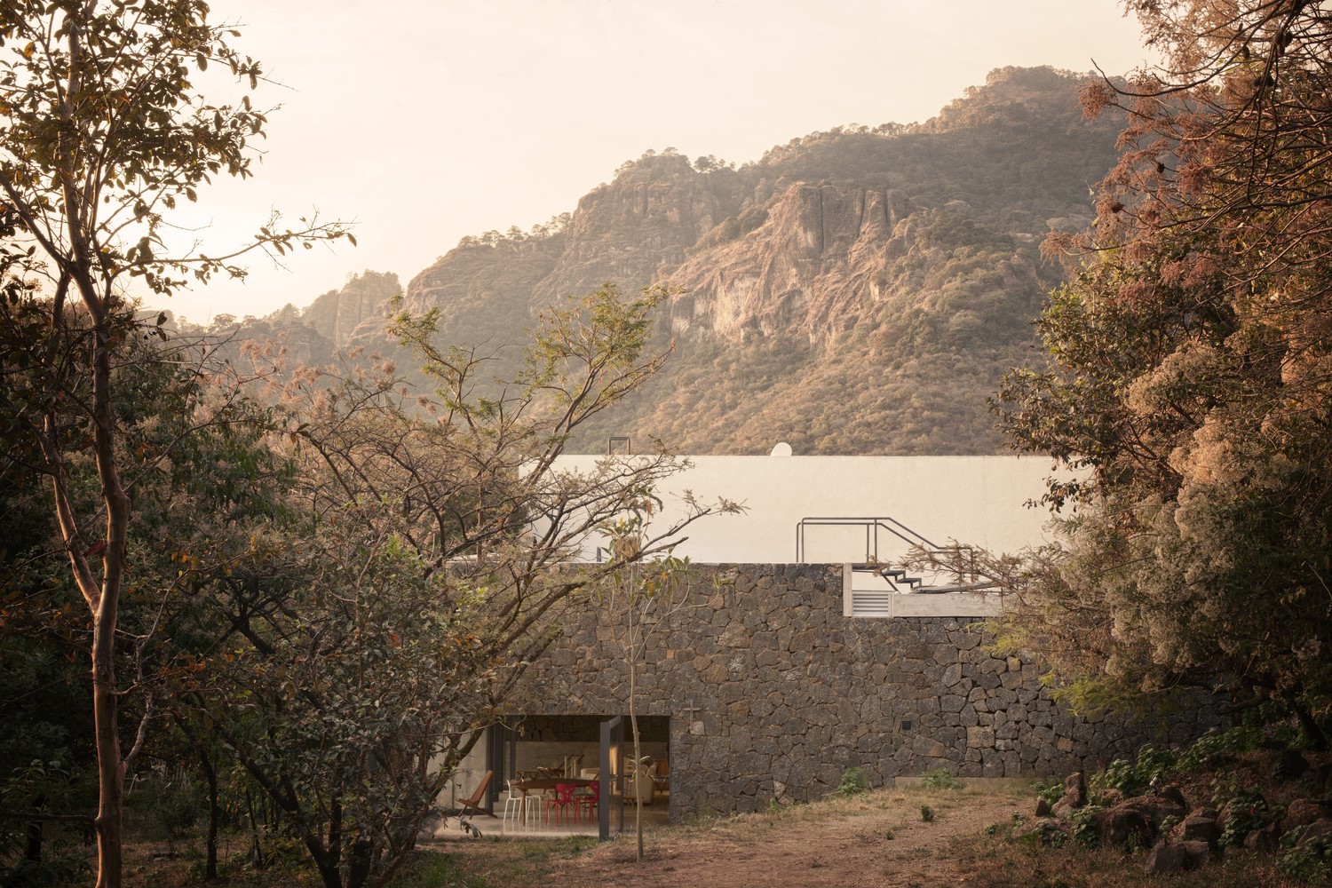 Casa Meztitla by EDAA in Tepoztlan, Mexico Casa Meztitla by EDAA in Tepoztlan, Mexico