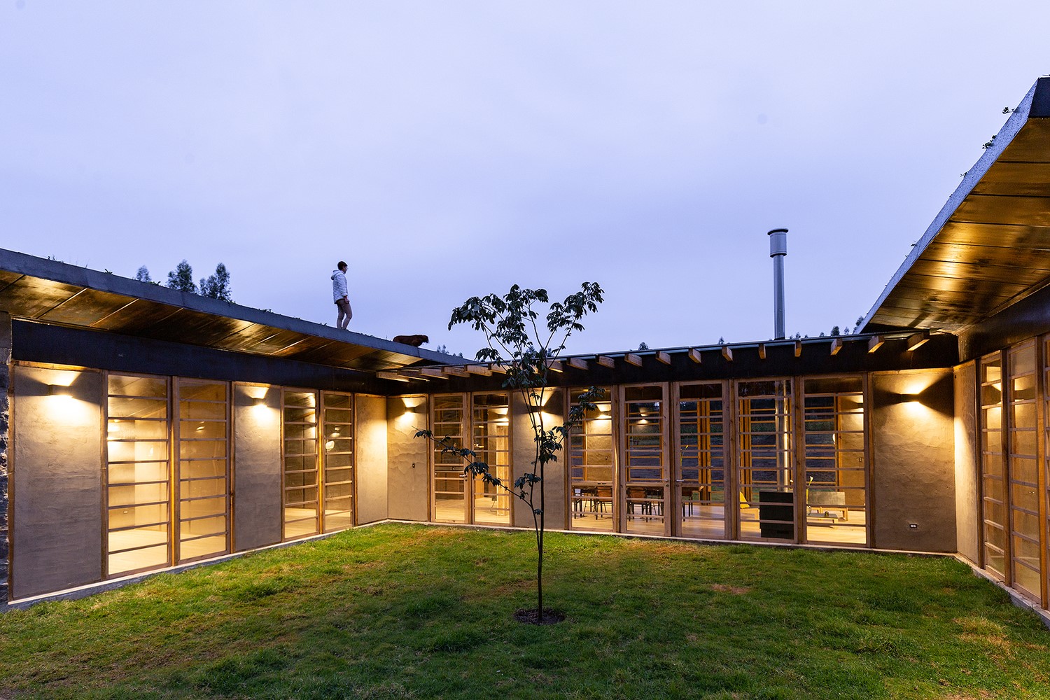 Patios House by RAMA Estudio in Cotopaxi, Ecuador Patios House by RAMA Estudio in Cotopaxi, Ecuador
