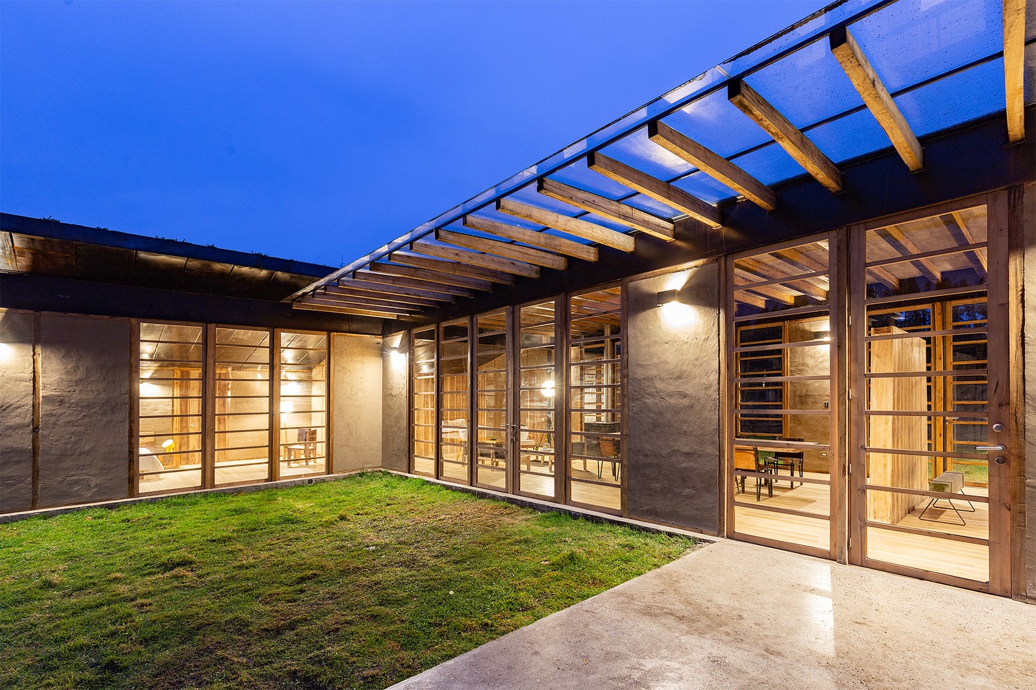 Patios House by RAMA Estudio in Cotopaxi, Ecuador Patios House by RAMA Estudio in Cotopaxi, Ecuador