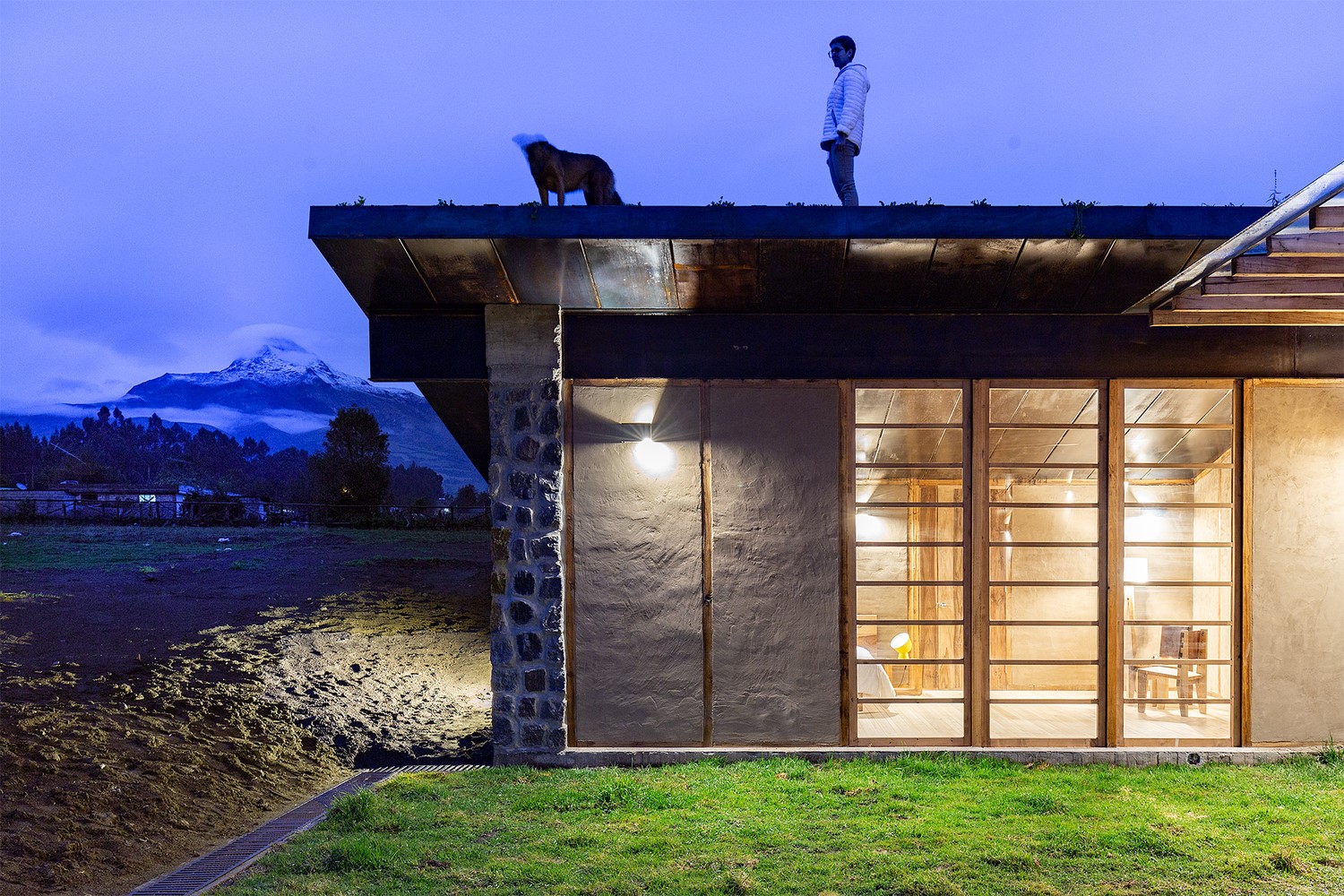 Patios House by RAMA Estudio in Cotopaxi, Ecuador Patios House by RAMA Estudio in Cotopaxi, Ecuador