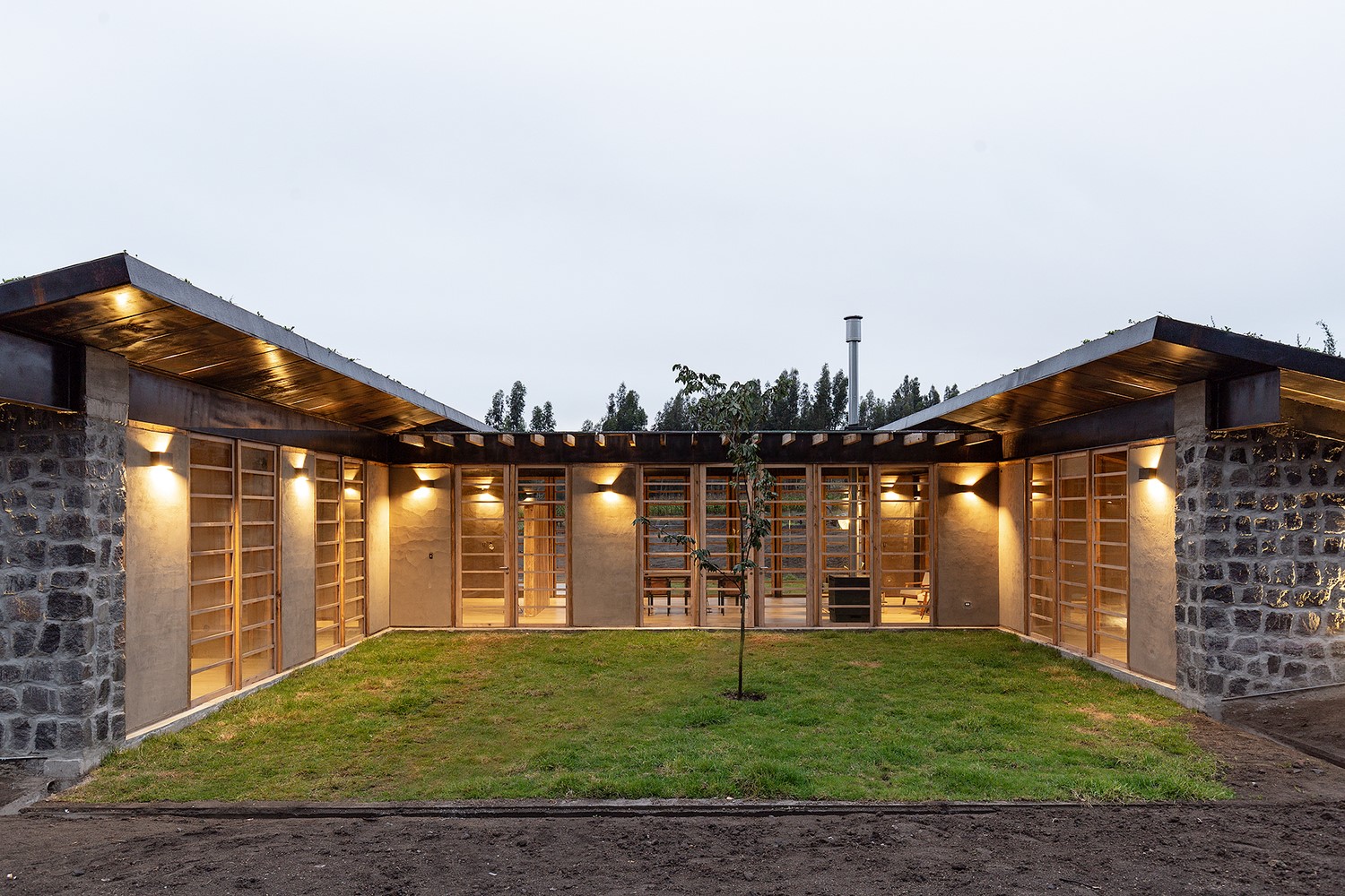 Patios House by RAMA Estudio in Cotopaxi, Ecuador Patios House by RAMA Estudio in Cotopaxi, Ecuador