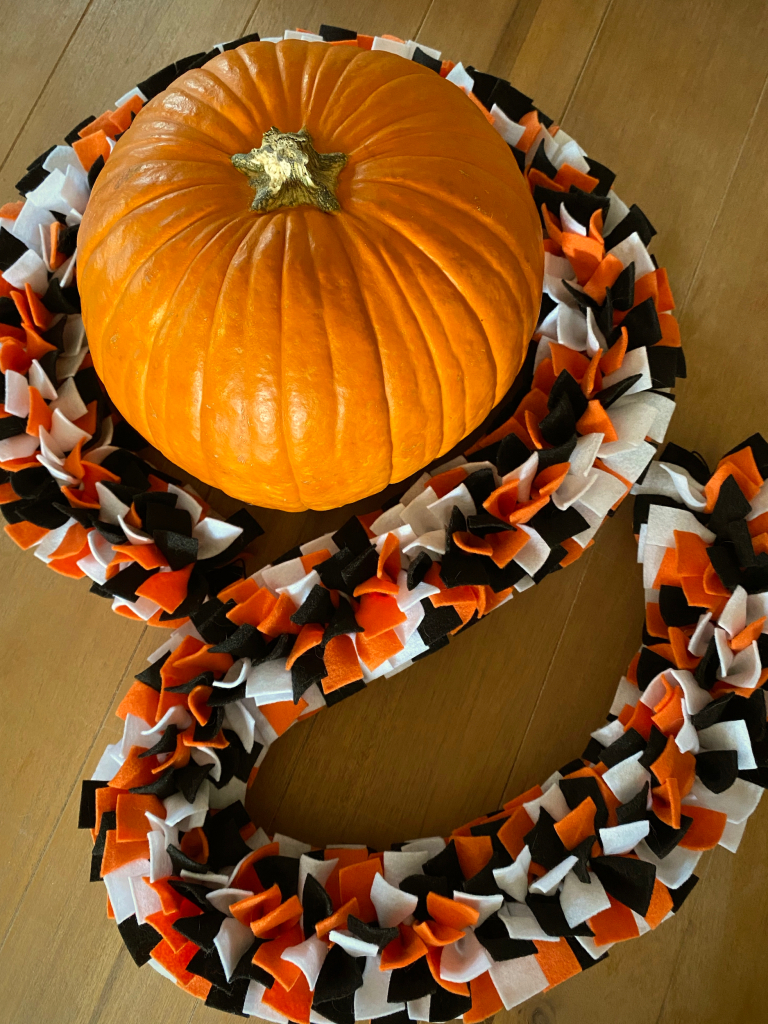 14 Freaky DIY Halloween Garland Projects You Should Try This October