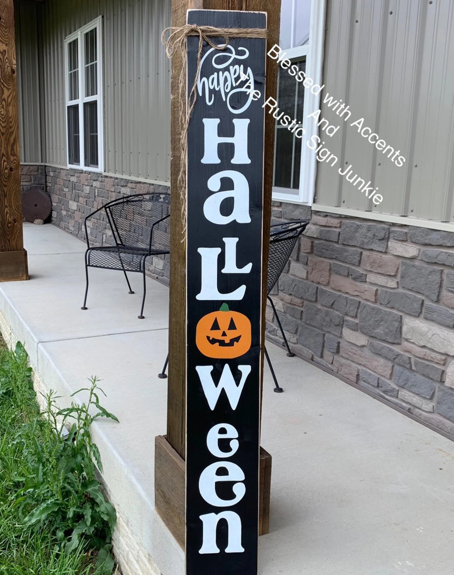 15 Spooktacular Halloween Sign Designs You Will Want To Put Up