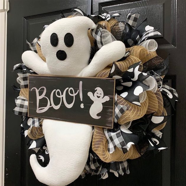 15 Unbelievable Ghost Wreath Designs For Halloween