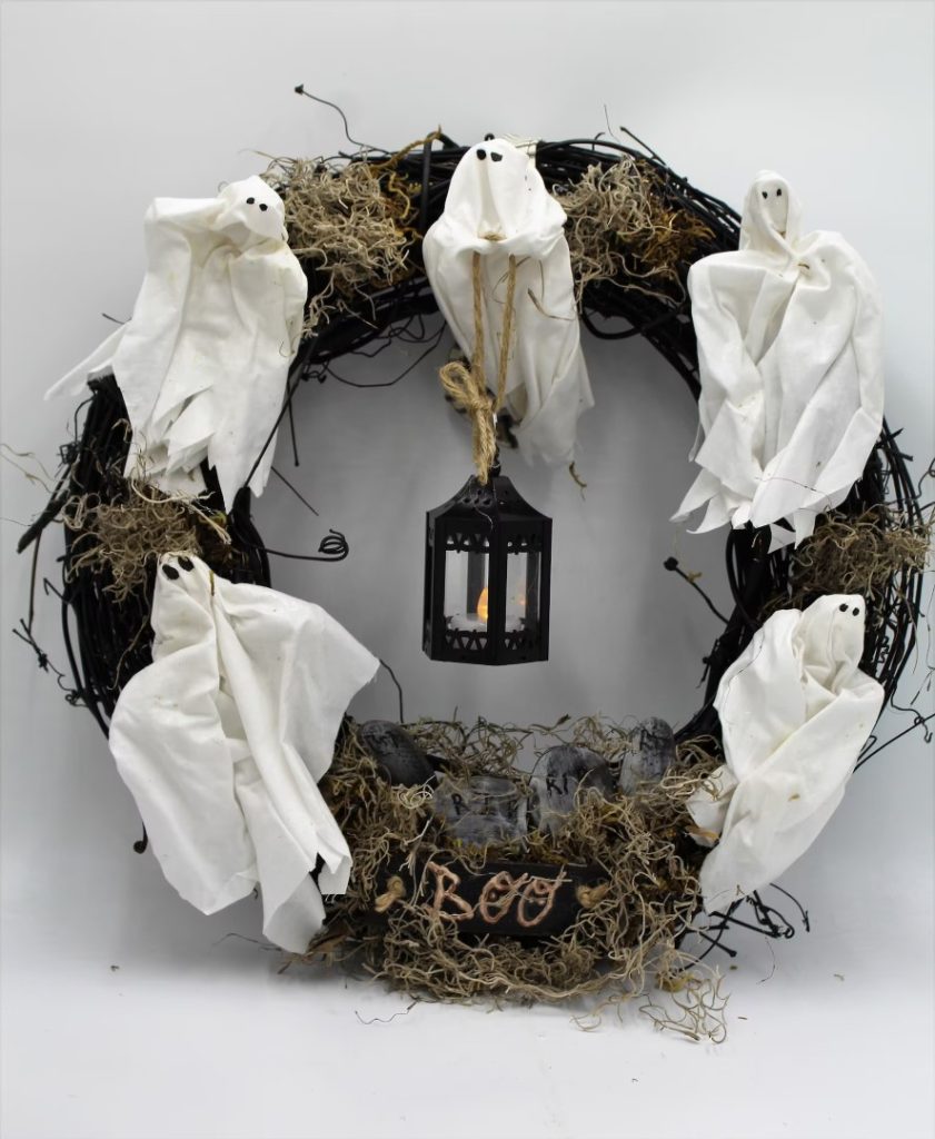 15 Unbelievable Ghost Wreath Designs For Halloween