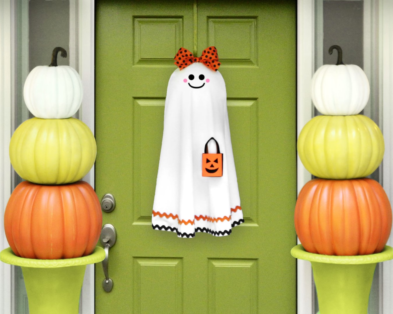 15 Unbelievable Ghost Wreath Designs For Halloween