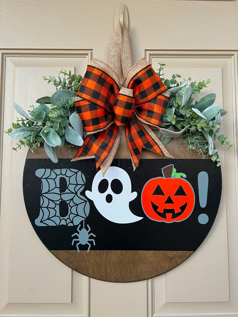 15 Unbelievable Ghost Wreath Designs For Halloween