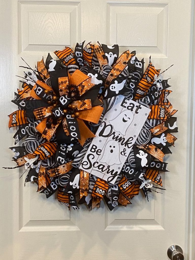 15 Unbelievable Ghost Wreath Designs For Halloween