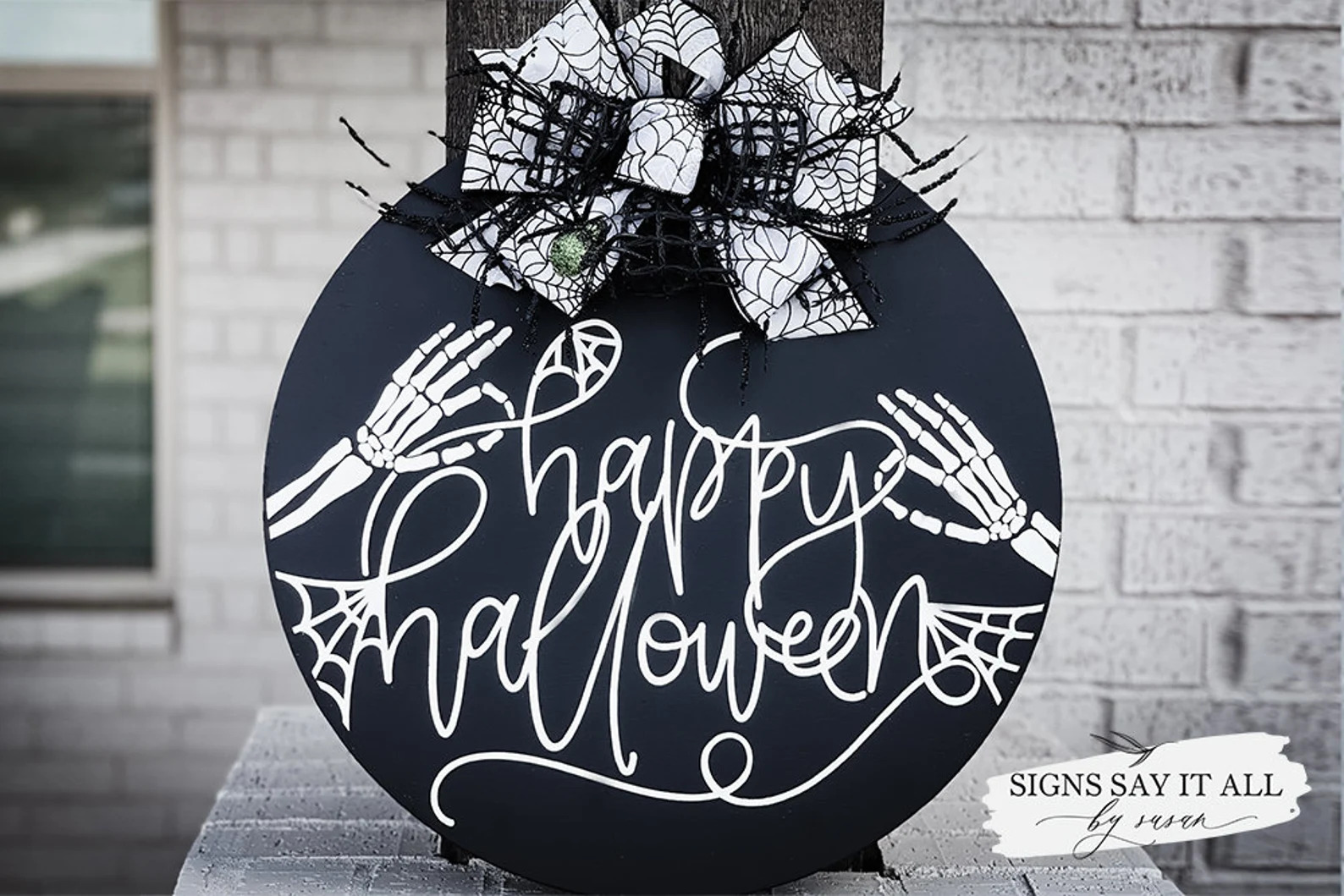 17 Spooky Halloween Wreath Designs For Your Front Door
