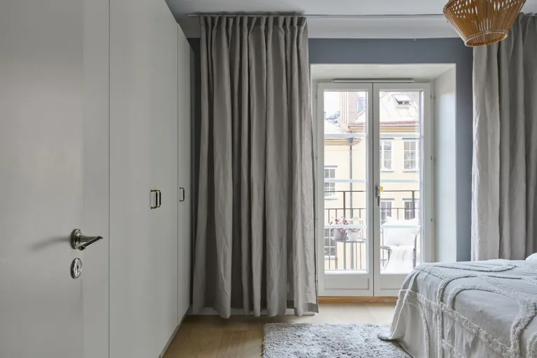 Spacious and bright Swedish penthouse with large windows opening onto the terrace Spacious and bright Swedish penthouse with large windows opening onto the terrace