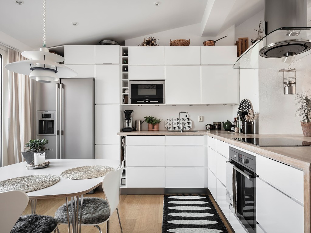 Spacious & cozy penthouse flat in house Vallesia - Expedia