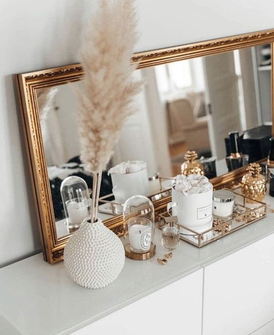 Golden mirror: selection tips and 9 ideal inspirations
