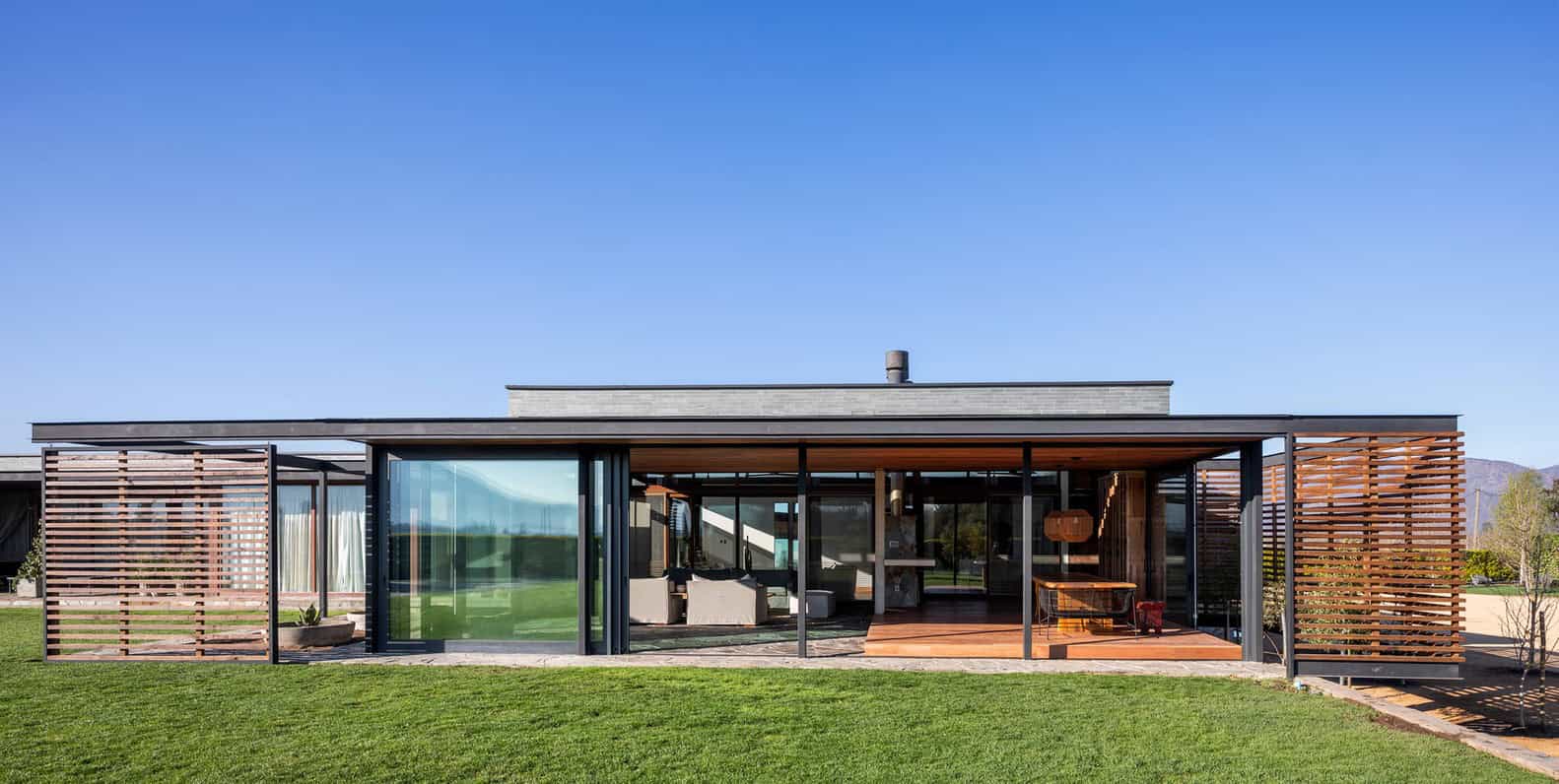 Extension in Isla Maipo by Pedro Ruiz + Benjamín Smart in Chile