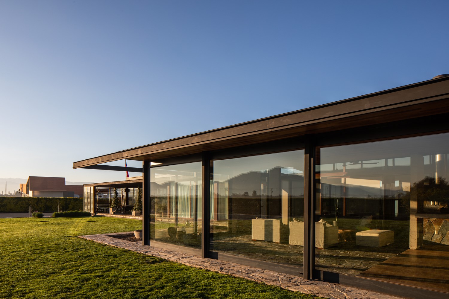 Extension in Isla Maipo by Pedro Ruiz + Benjamín Smart in Chile Extension in Isla Maipo by Pedro Ruiz + Benjamín Smart in Chile