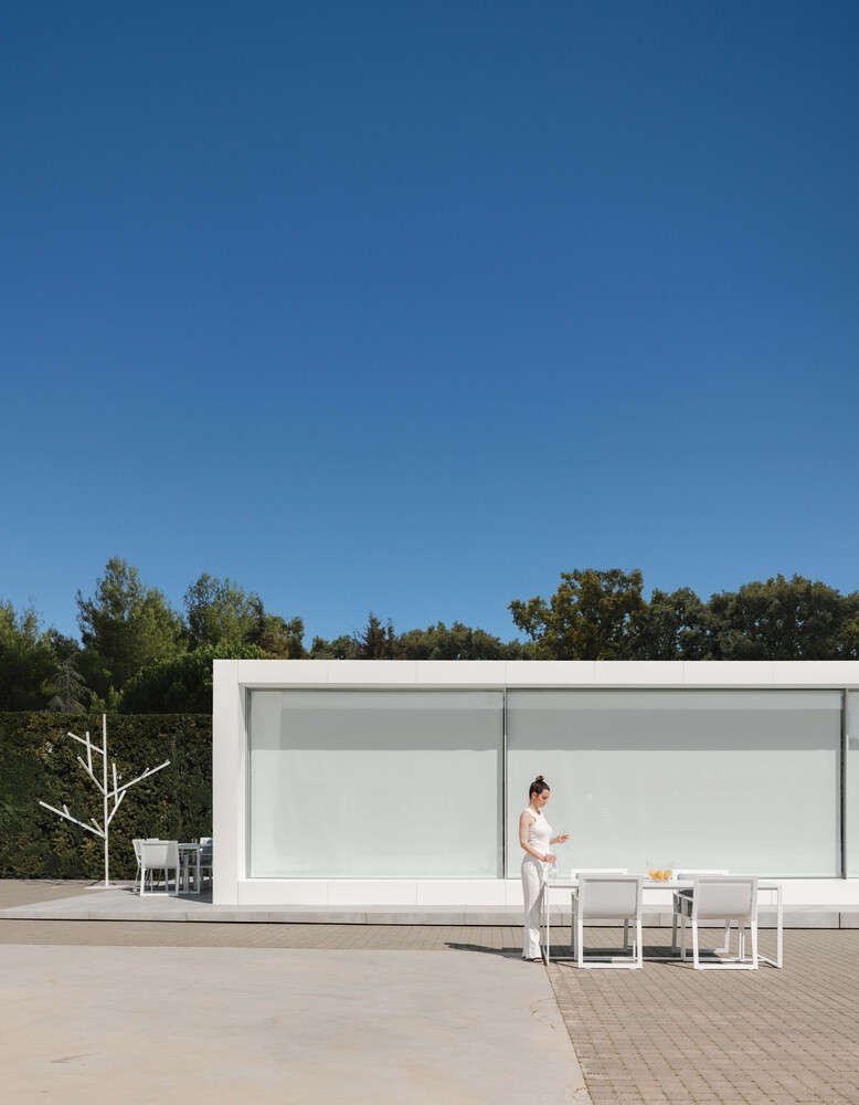 N70 NIU House by Fran Silvestre Arquitectos in Spain