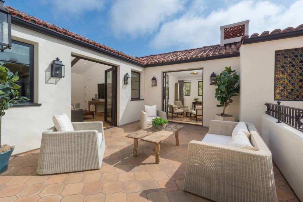 15 Beautiful Mediterranean Balcony Designs Every Home Needs