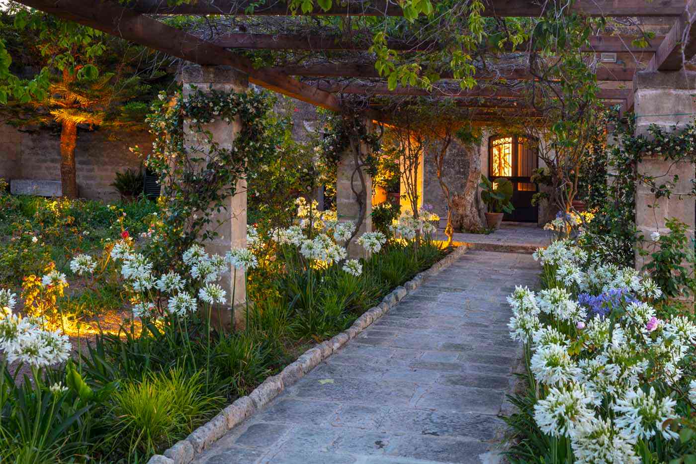 15 Elegant Mediterranean Entrance Designs You Won't Forget