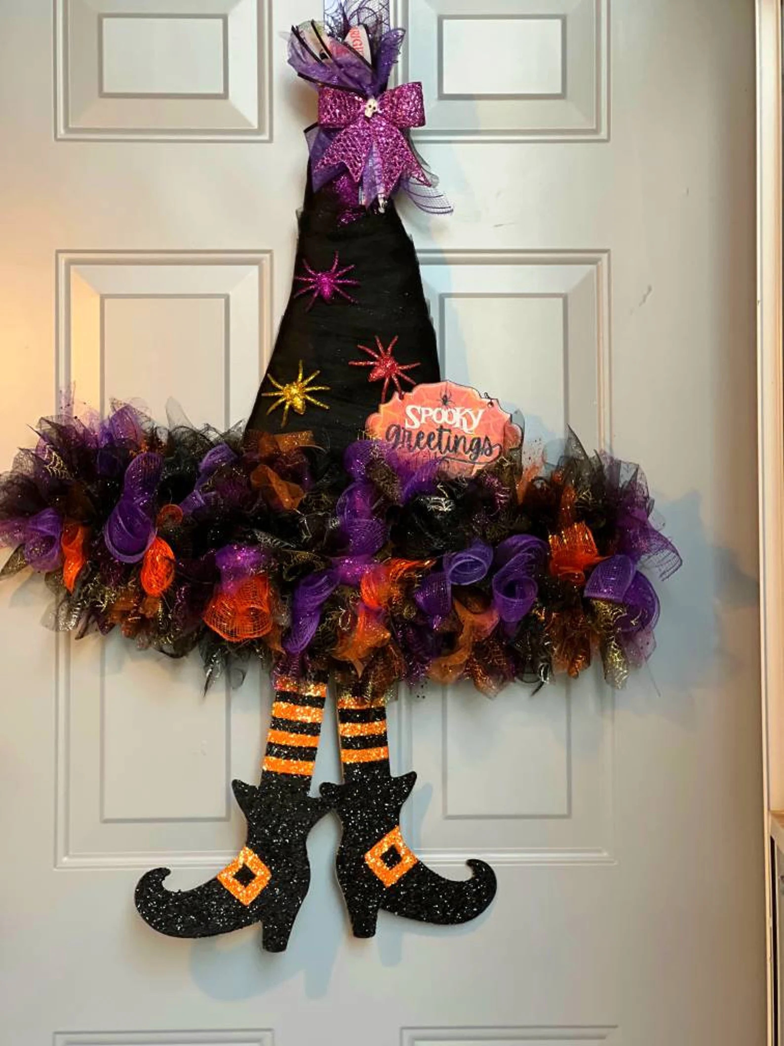 15 Sinister Witch Wreath Designs For Halloween