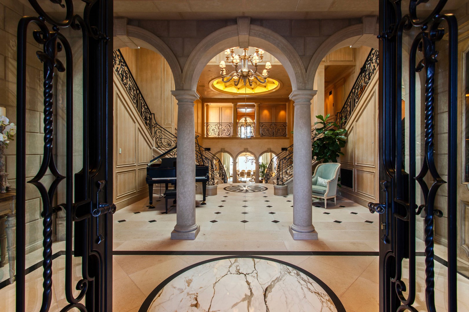 16 Fantastic Mediterranean Entry Hall Designs For A Walm Welcome