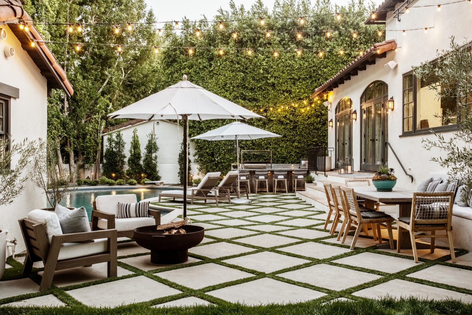 18 Fabulous Mediterranean Patio Designs That Will Feed Your Soul