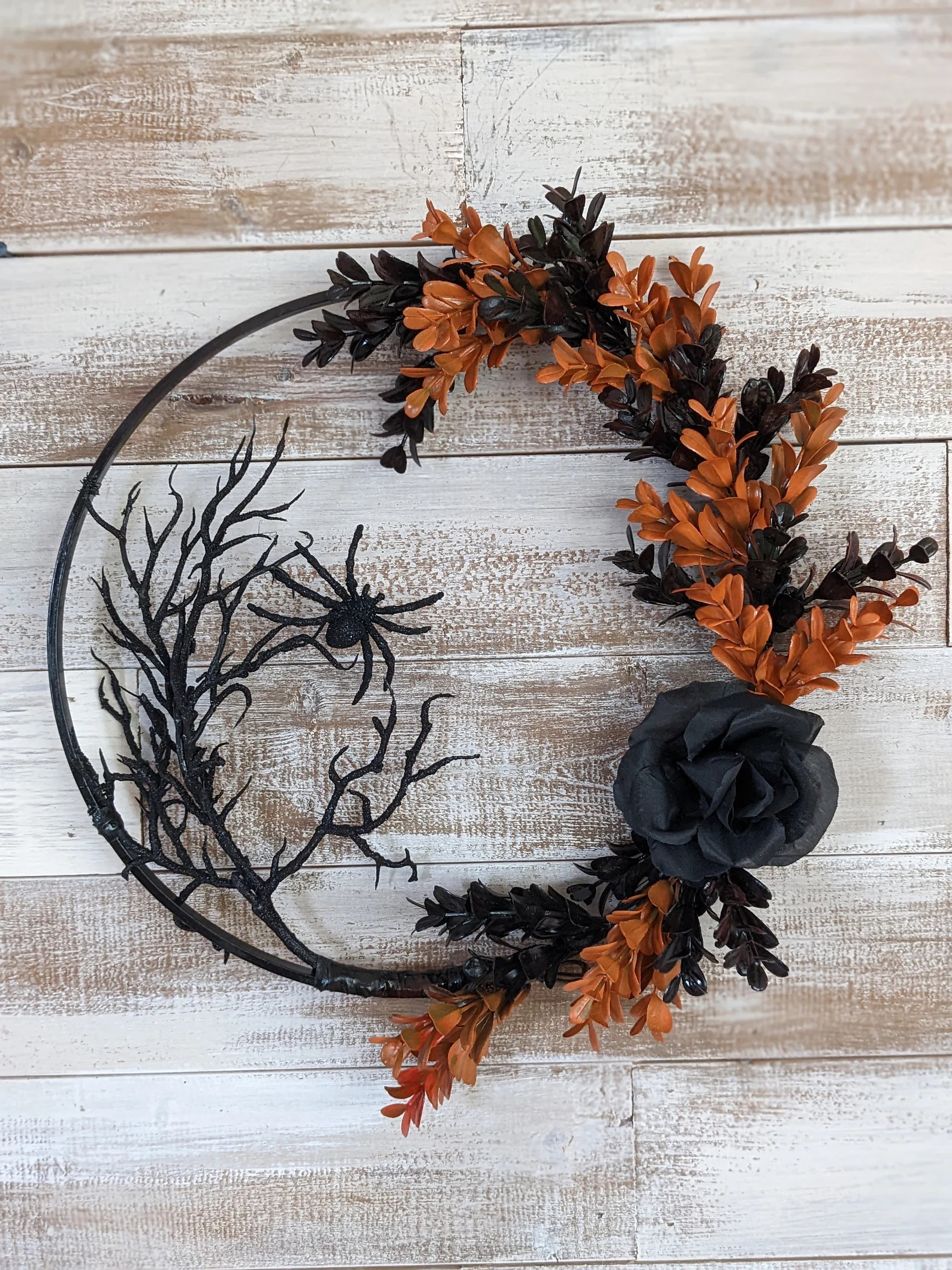 18 Freaky Spider Wreath Designs For Halloween