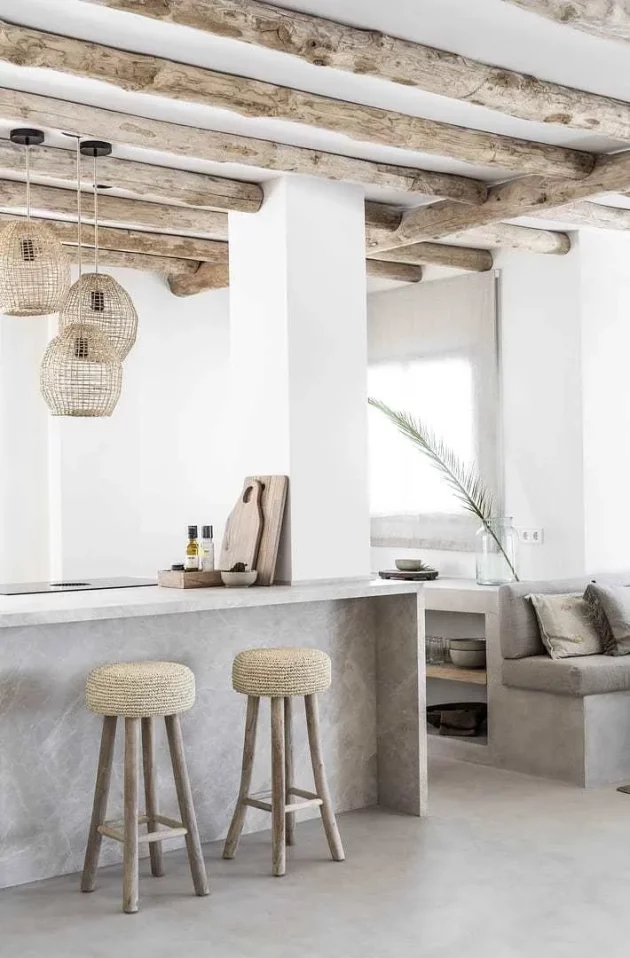 Microcement and natural wood to renew the Mediterranean style