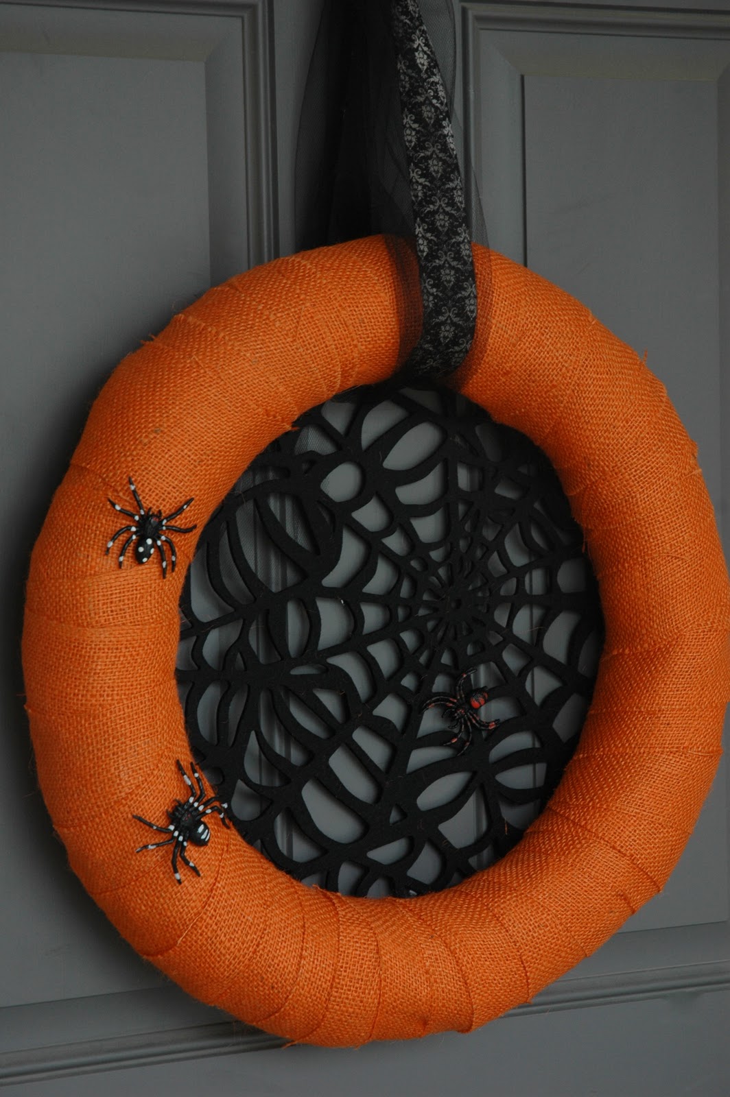 20 Creepy DIY Halloween Wreath Designs That Will Send Shivers Down Your Spine